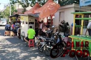 Bingung Cari Kuliner yang Enak Murah di Semarang? Cobain Yuk ke Food Court Taman Segitiga Erlangga!