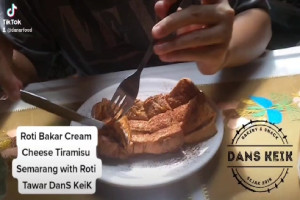 Kreasi Menggoda dengan Roti Tawar DanS KeiK : Roti Bakar Korea Spesial Cream Cheese Tiramisu dengan Sentuhan Inovasi dalam Kuliner