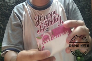 Kejutan yang Tak Terduga : Money Cake, Kue Ulang Tahun yang Berisi Uang