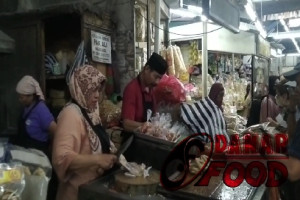 Menikmati Kelezatan Ayam Goreng Pak Ali dan Oleh-Oleh Khas Solo di Pasar Gede Kota Solo