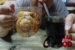 Kolaborasi Teh Bunga Telang atau Butterfly Pea Flower Tea with Roti Kacang Keju DanS KeiK Enak Lembut Gurih Semarang