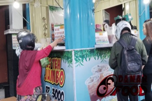 Es Teh Jumbo Bang Syamsul Tegalsari Raya Semarang : Fenomena Es Teh Jumbo yang Sedang Booming