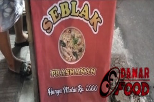 Rame Banget! Seblak Prasmanan Viral di Tegalsari Raya, Depan Alfamart Kota Semarang