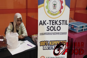 Akademi Komunitas Industri Tekstil dan Produk Tekstil Surakarta : Pendidikan Vokasi untuk Menjawab Tantangan Industri Tekstil Indonesia