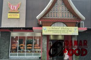 Menikmati Lezatnya Kuliner Padang di Resto Padang Nasi Kapau Uni Yenni, Jl. Gajah Mada Kota Semarang