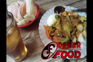Es Teh Oplosan Khas Solo yang Seger Banget with Gado Gado yang Enak dan Mantap Bumbunya Semarang